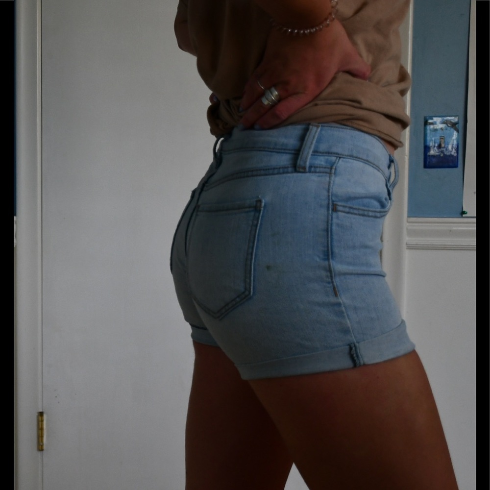 Old Navy semi-fitted light wash shorts